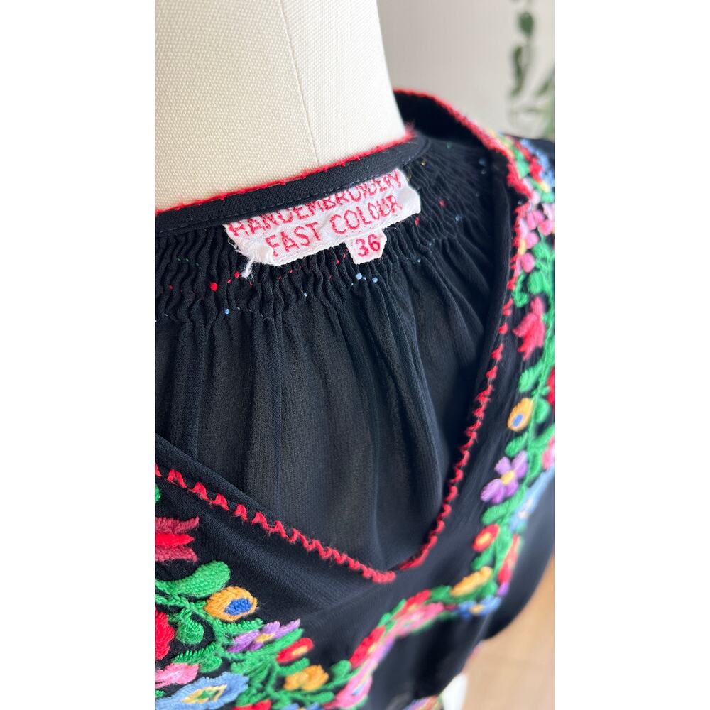 Vintage 1940s Peasant Top 40s Hungarian Floral Embroidered Black Folk Blouse - Picture 11 of 11